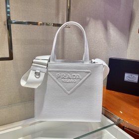 Prada Новая сумка-тоут Модель： 1BG382 Треугольный логотип был об
