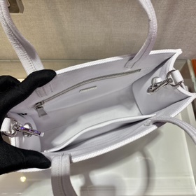 Prada Новая сумка-тоут Модель： 1BG382 Треугольный логотип был об