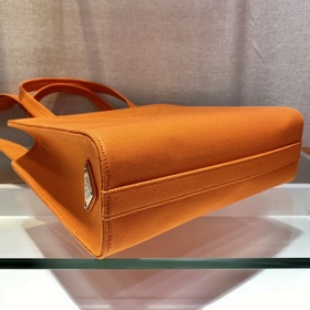 Prada Новая сумка-тоут Модель： 1BG382 Треугольный логотип был об