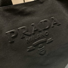 Prada Новая сумка-тоут Модель： 1BG396 Этот треугольный логотип б