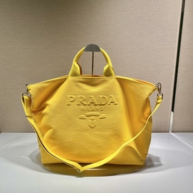 Prada Новая сумка-тоут Модель： 1BG396 Этот треугольный логотип б