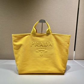 Prada Новая сумка-тоут Модель： 1BG396 Этот треугольный логотип б