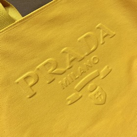Prada Новая сумка-тоут Модель： 1BG396 Этот треугольный логотип б