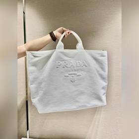 Prada Новая сумка-тоут Модель： 1BG396 Этот треугольный логотип б