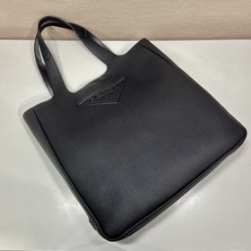 Prada Новая сумка-тоут Модель： 2VG092 Эта кожаная сумка-тоут с ч