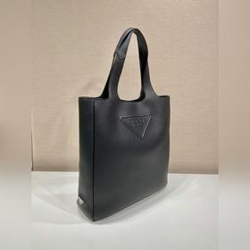 Prada Новая сумка-тоут Модель： 2VG092 Эта кожаная сумка-тоут с ч