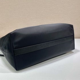 Prada Новая сумка-тоут Модель： VG086 Изготовлена из импортной ко
