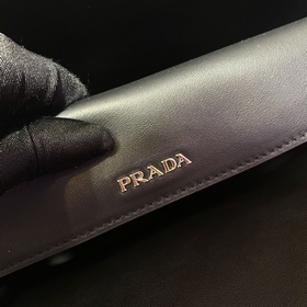 Prada Новая сумка для покупок Артикул： 1BG775 Эта новая версия с
