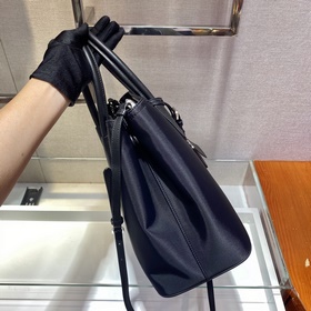 Prada Новая сумка для покупок Артикул： 1BG775 Эта новая версия с