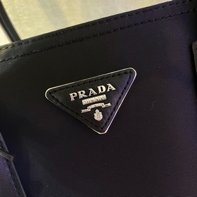 Prada Новая сумка для покупок Артикул： 1BG775 Эта новая версия с