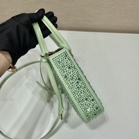 Prada Сумка-тоут с звездным узором Артикул： 1BG331 Эта атласная 