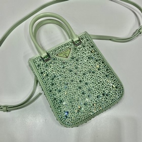 Prada Сумка-тоут с звездным узором Артикул： 1BG331 Эта атласная 