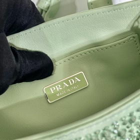 Prada Сумка-тоут с звездным узором Артикул： 1BG331 Эта атласная 