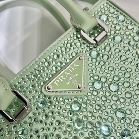 Prada Сумка-тоут с звездным узором Артикул： 1BG331 Эта атласная 