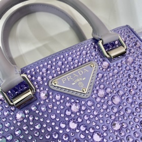 Prada Сумка-тоут с звездным узором Артикул： 1BG331 Эта атласная 