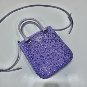 Prada Сумка-тоут с звездным узором Артикул： 1BG331 Эта атласная 