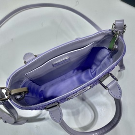 Prada Сумка-тоут с звездным узором Артикул： 1BG331 Эта атласная 