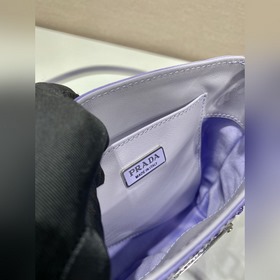 Prada Сумка-тоут с звездным узором Артикул： 1BG331 Эта атласная 