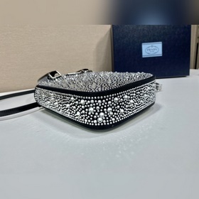 Prada Сумка-тоут с звездным узором Артикул： 1BG331 Эта атласная 