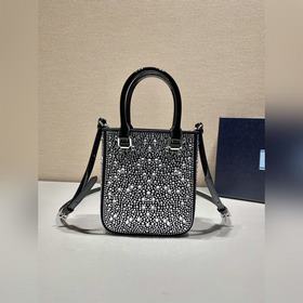 Prada Сумка-тоут с звездным узором Артикул： 1BG331 Эта атласная 