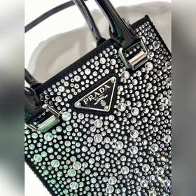 Prada Сумка-тоут с звездным узором Артикул： 1BG331 Эта атласная 