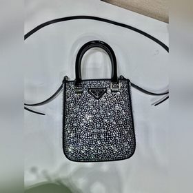Prada Сумка-тоут с звездным узором Артикул： 1BG331 Эта атласная 
