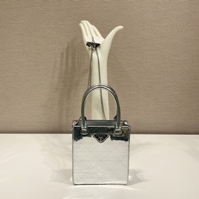 Prada  Сумка с зеркальным покрытием Модель： 1BA331 Эта лаконична