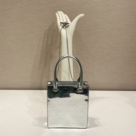 Prada  Сумка с зеркальным покрытием Модель： 1BA331 Эта лаконична