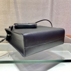 PRADA Новая женская сумка Модель： 1BG418 Эта сумка изготовлена и