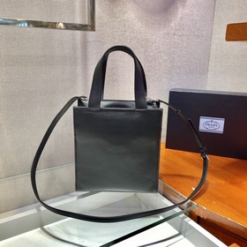 PRADA Новая женская сумка Модель： 1BG418 Эта сумка изготовлена и