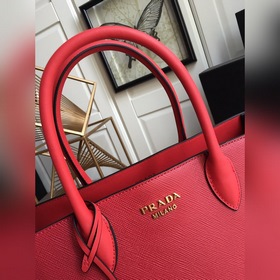 PRADA  Новая женская сумка, артикул： PR153, красная Классическая