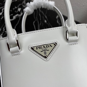 PRADA Новая мини-сумка-бакет Модель： 1BA331 Новая сумка-бакет из 
