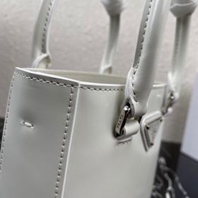 PRADA Новая мини-сумка-бакет Модель： 1BA331 Новая сумка-бакет из 