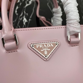 PRADA Новая мини-сумка-бакет Модель： 1BA331 Новая сумка-бакет из 