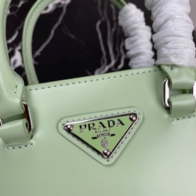 PRADA Новая мини-сумка-бакет Модель： 1BA331 Новая сумка-бакет из 