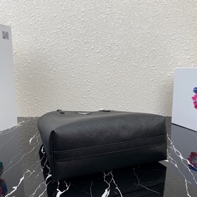 Новая сумка Prada Модель： 1BG342 Эта сумка-тоут изготовлена из ко