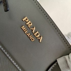 Сумка Prada, сумка-тоут, кожа Saffiano и телячья кожа, кожаные ру
