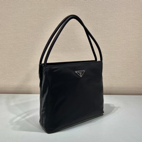 Prada Сумка-тоут среднего размера Эта сумка среднего размера изг