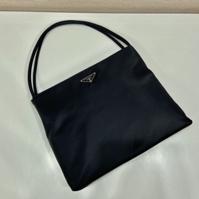 Prada Сумка-тоут среднего размера Эта сумка среднего размера изг