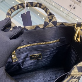 Prada сумка-тоут из ткани с вышивкой Артикул： 1BA354 Средний раз