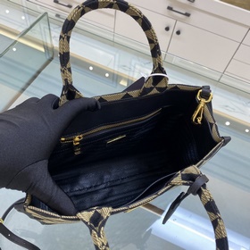 Prada сумка-тоут из ткани с вышивкой Артикул： 1BA354 Средний раз