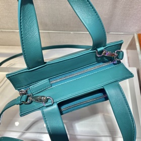 Prada Новая женская сумка Модель： 1BG418 Эта сумка изготовлена и