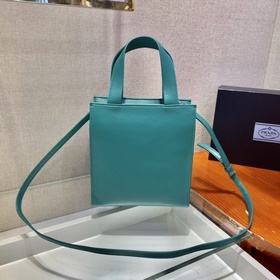 Prada Новая женская сумка Модель： 1BG418 Эта сумка изготовлена и