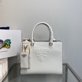 Prada Новая сумка-тоут (средний размер) Модель № 1BA337 Эта сумк