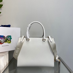 Prada Новая сумка-тоут (средний размер) Модель № 1BA337 Эта сумк