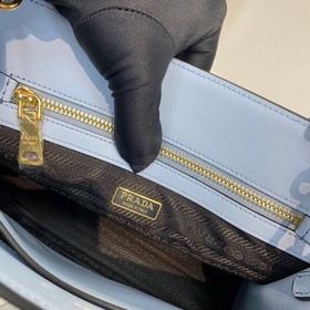 Prada Новая модель (средний размер) сумка-тоут Артикул： 1BA337 Э