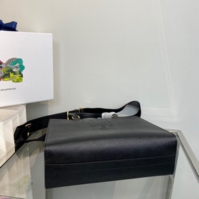 Prada Новая модель (средний размер) сумка-тоут Артикул： 1BA337 Э