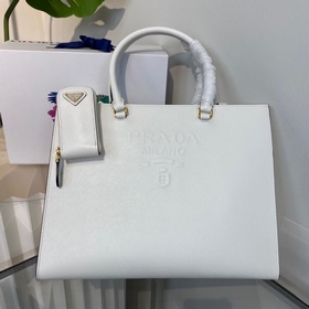 Prada  Новая модель (большая) сумка-тоут, артикул 1BA335 Эта сум