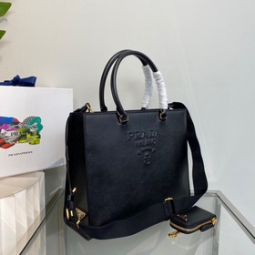 Prada  Новая модель (большая) сумка-тоут, артикул 1BA335 Эта сум