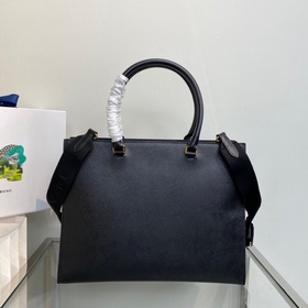 Prada  Новая модель (большая) сумка-тоут, артикул 1BA335 Эта сум